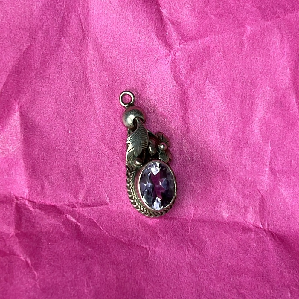 925 Silver pendant with amethyst and floral ornaments